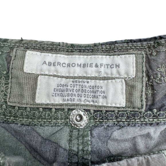Y2K Abercrombie & Fitch Green Camo Women's Roll Up Cargo Shorts, Size M - Picture 7 of 11